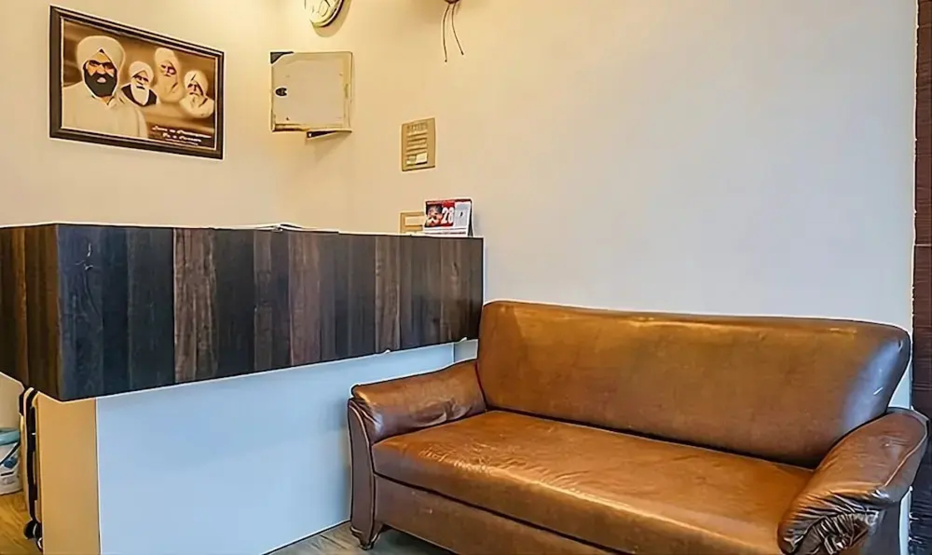 Hotel Shades Of Royal