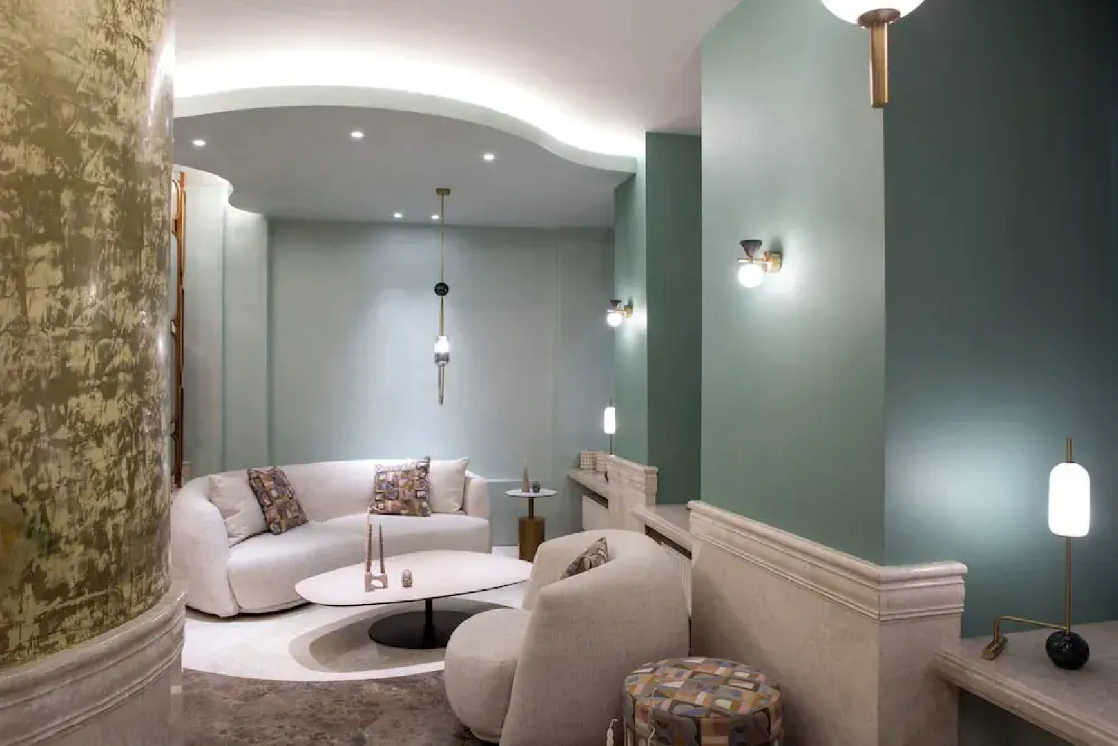 Zeus Essence Bucharest Venezia