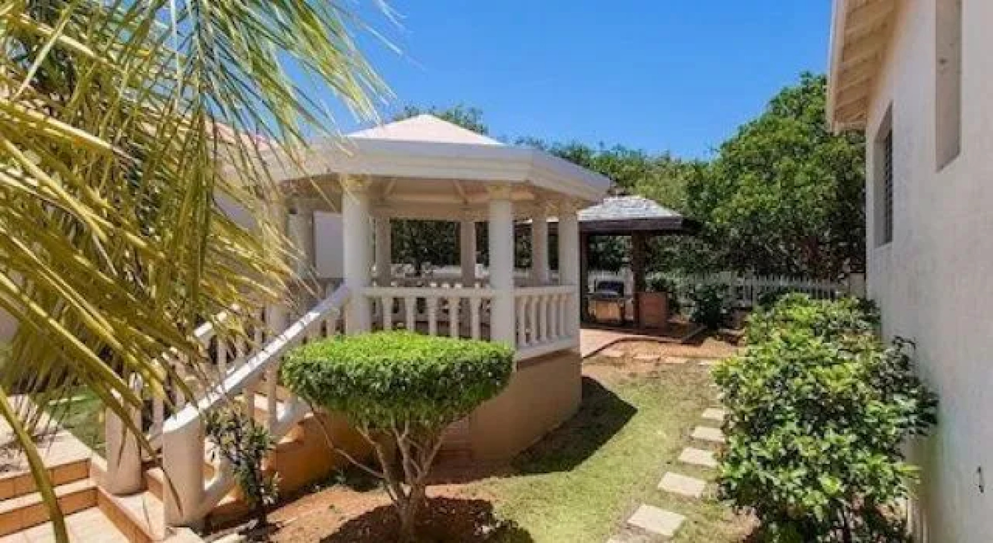 Secret's Oceanfront Vacation Villa