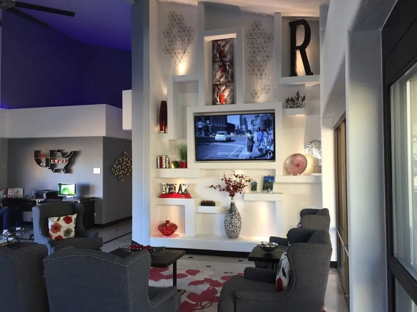 Ramada Inn & Suites Foothills Resort