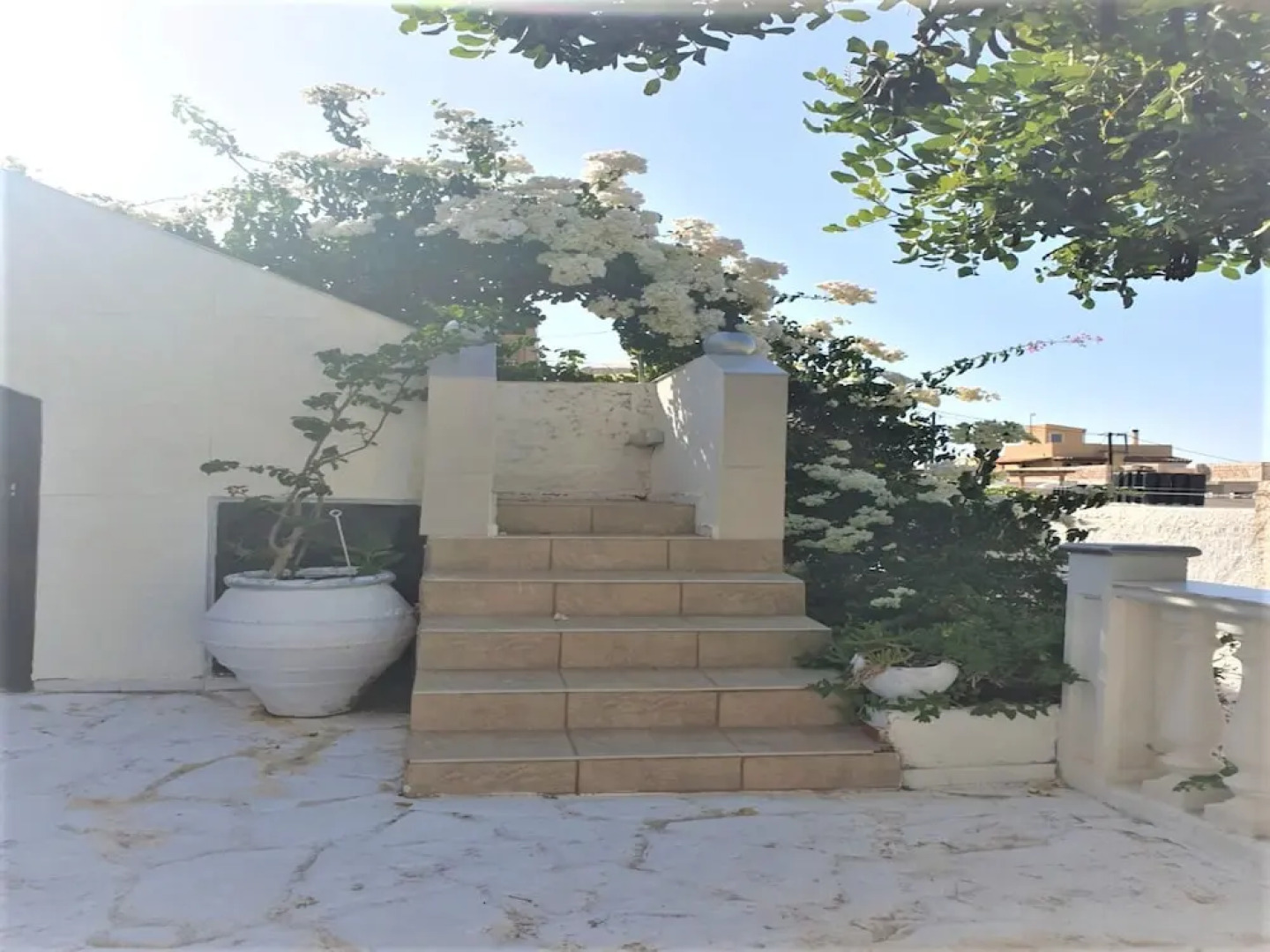 Very Spacious and Well Equipped Room Near the Sea