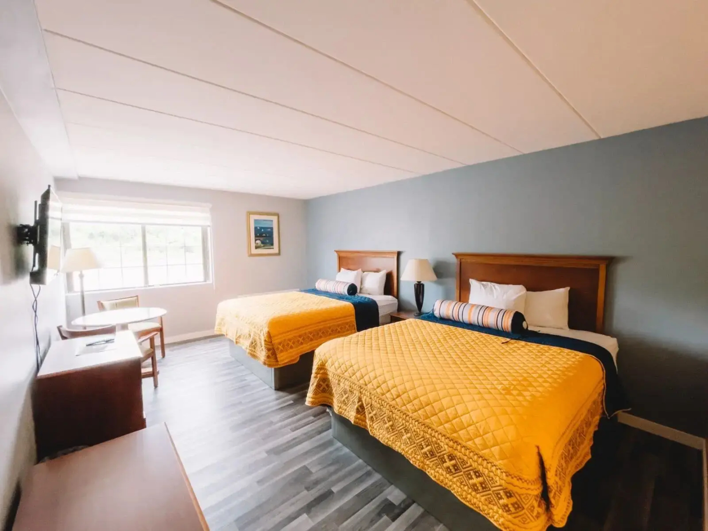 Mystic River Hotel & Suites