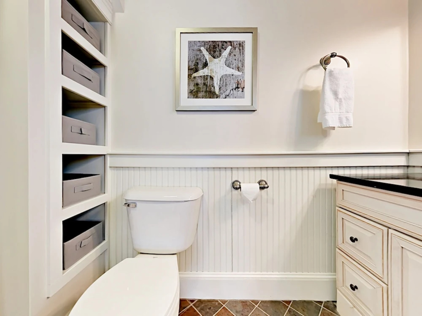 Hilltop Harbor Cottage 3 Bedrooms 2.5 Bathrooms Cottage