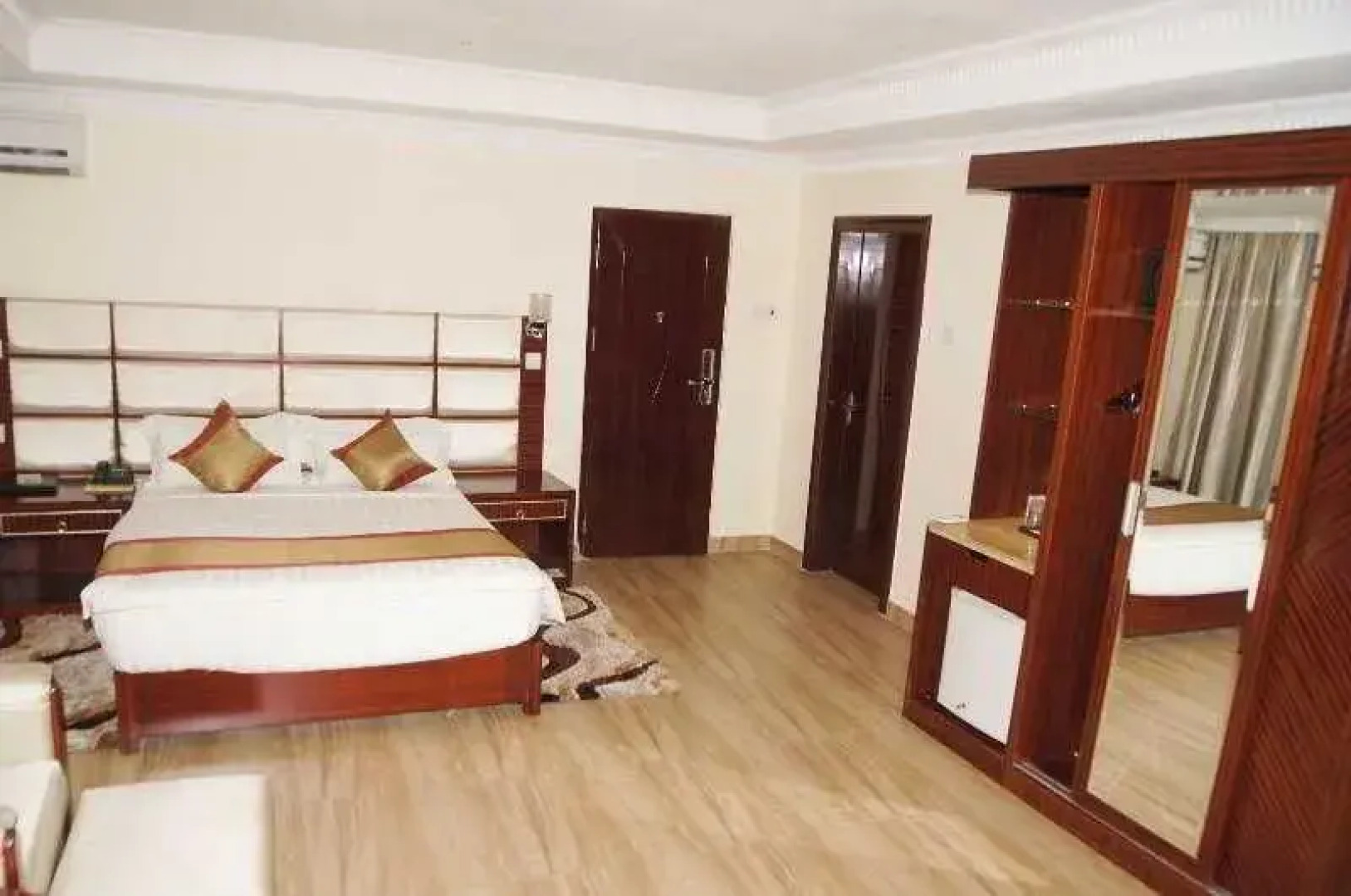 Tiffany Diamond Hotel Indira Gandhi Street