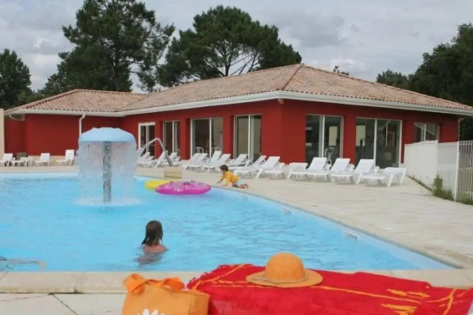maisonnette 6 pers. dans résidence avec piscine