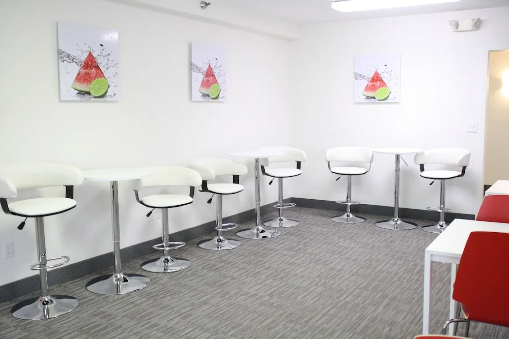 Schoenbrunn Inn & Suites