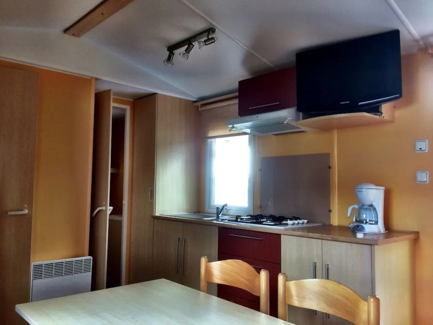 Comfy Chalet With Micro-wave, Near the Wadden Sea