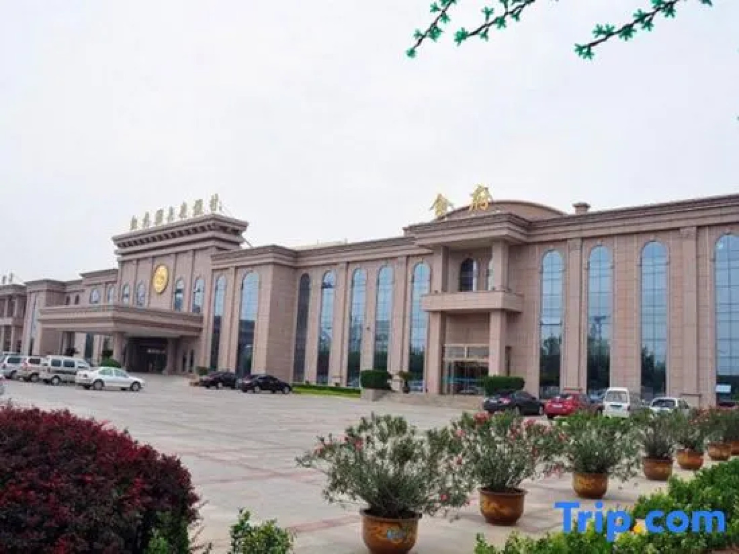 Kaiyuan Hot Spring Resort