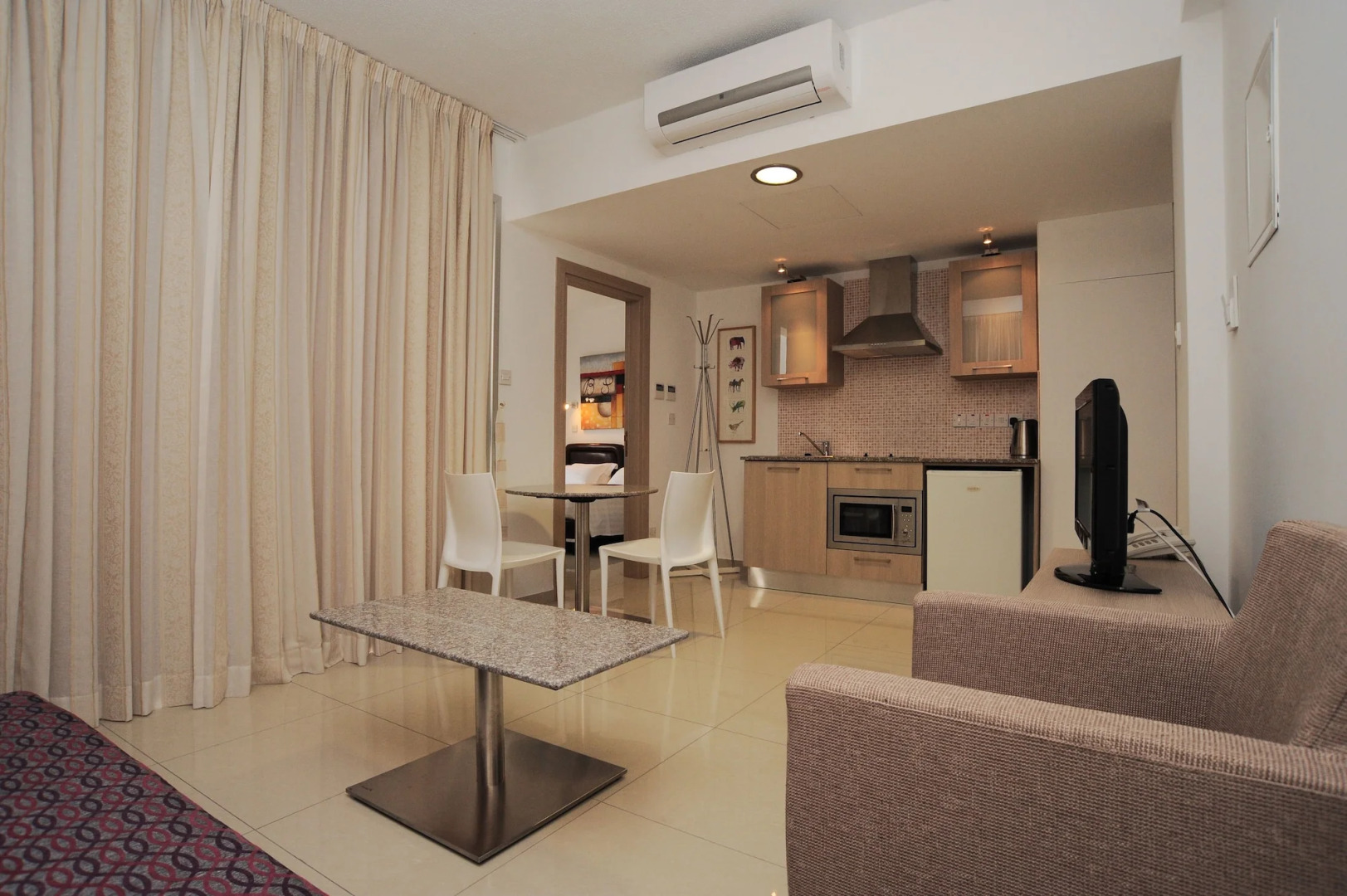 Frixos Suites Hotel Apartments