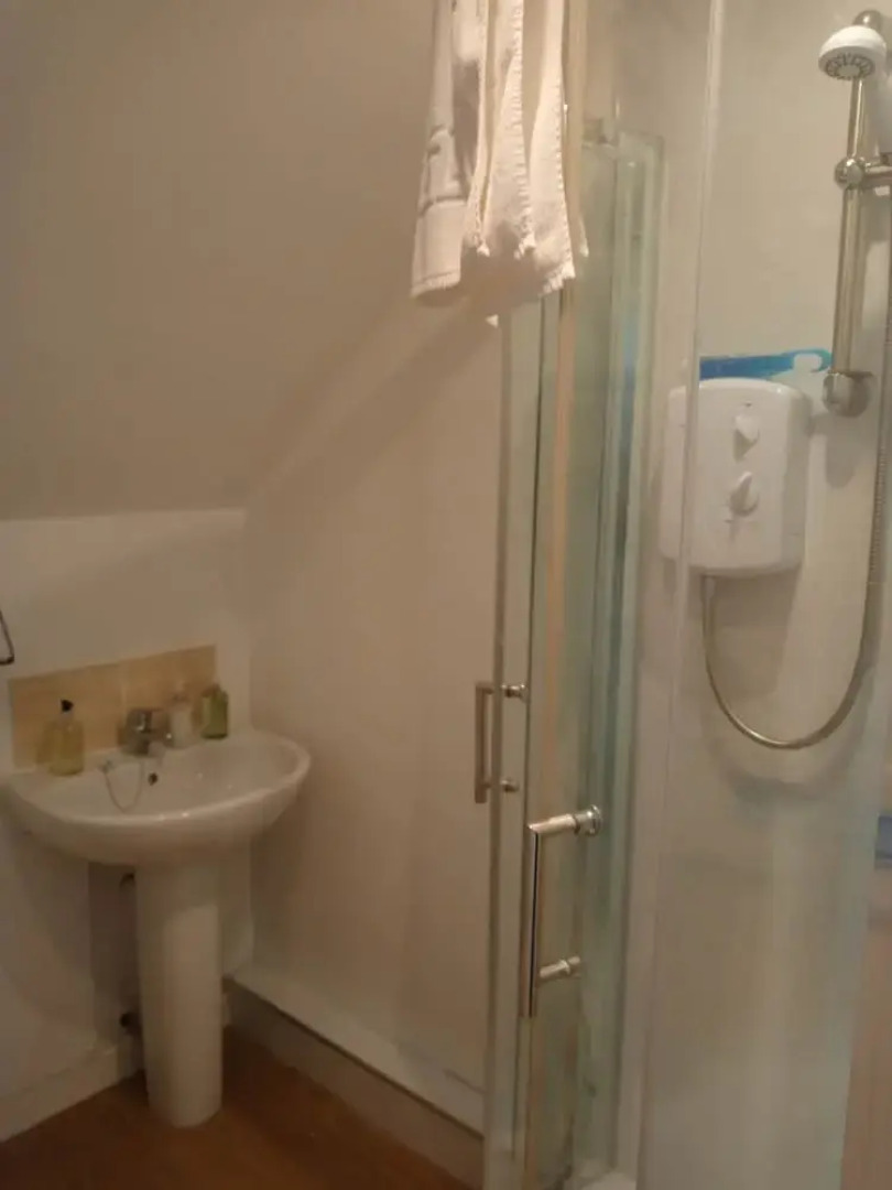 2 Bedrooms/sleeps 4/free Wifi/parking/outdoor Area