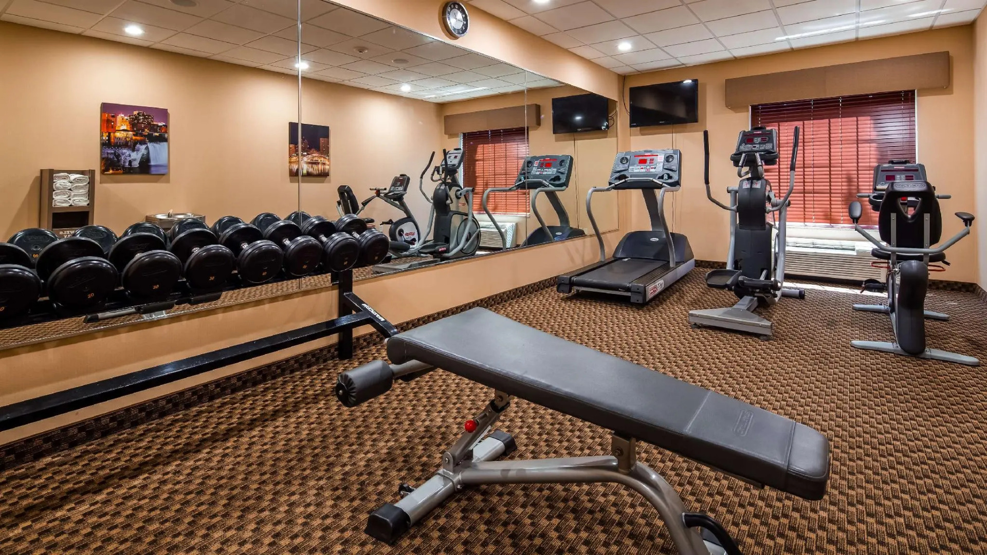 Best Western Plus Victor Inn & Suites