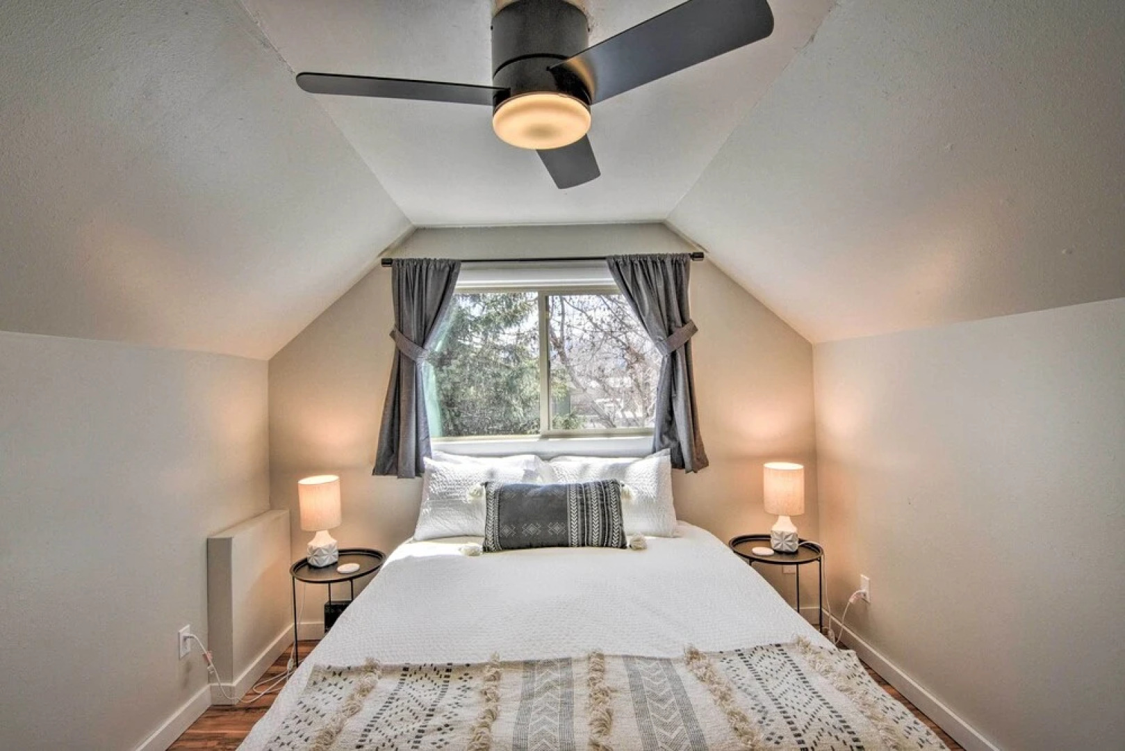 Buena Vista Getaway ~ 1/2 Mi to Downtown!