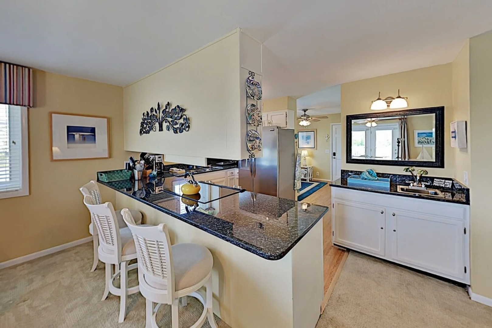 Jinks Creek Corner Unit W/ Pool, 2 Blocks To Beach 3 Bedroom Condo