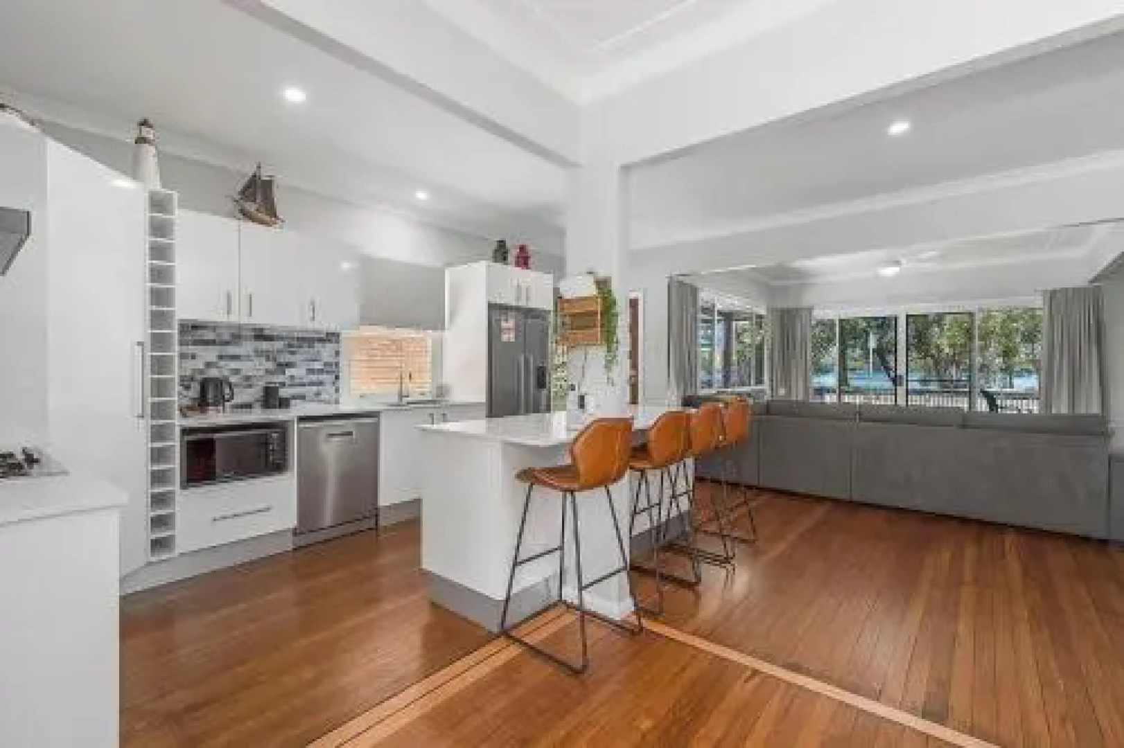 BANYANDAH 557 Ocean Drive NH