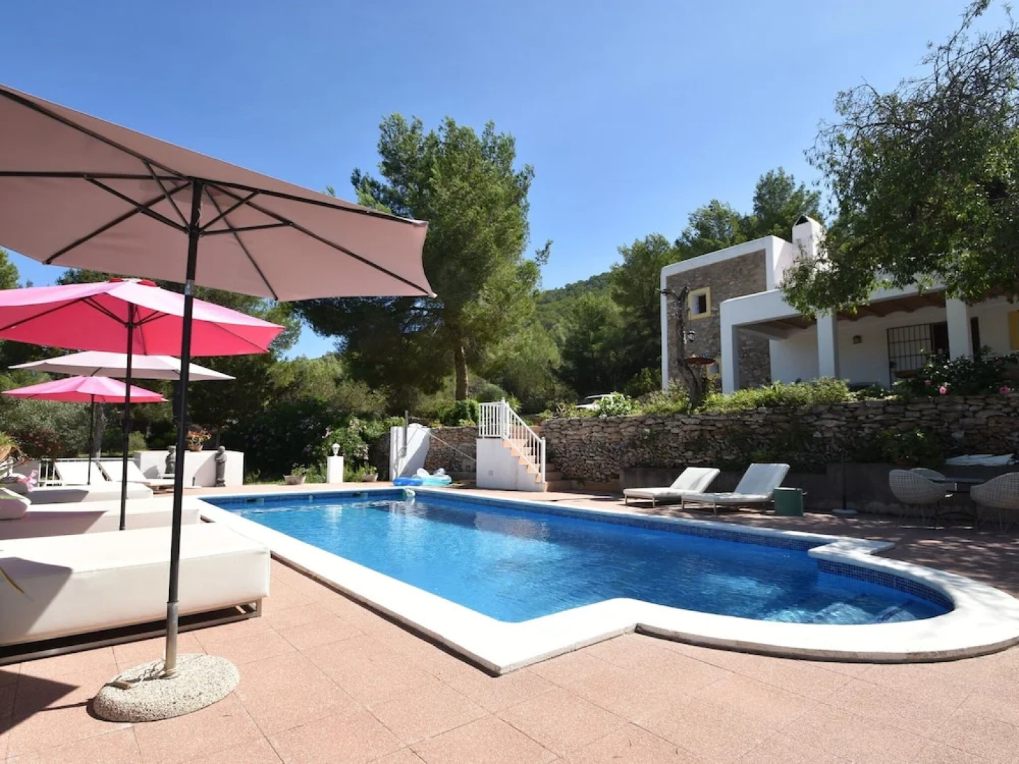 Charming Holiday House Within Walking Distance of Cala Llonga Beach and Village