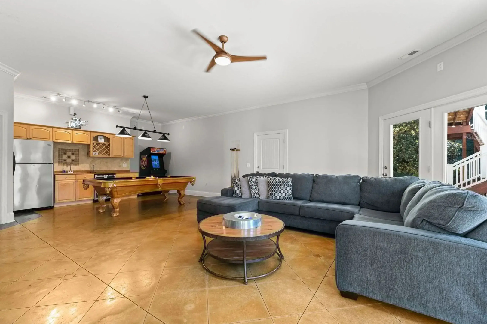 Lakefront 6bdr, Priv Dock, Game Room, Firepit Jake's Lake House by Avantstay