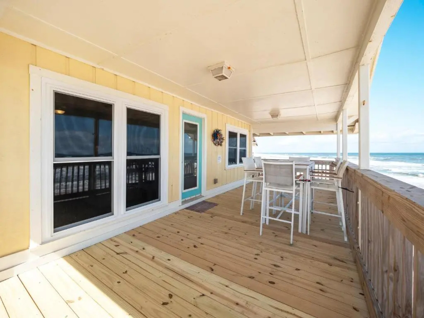 Cozy Cottage, 3 Bedrooms, Sleeps 6, Ocean Front, Pet Friendly, WiFi