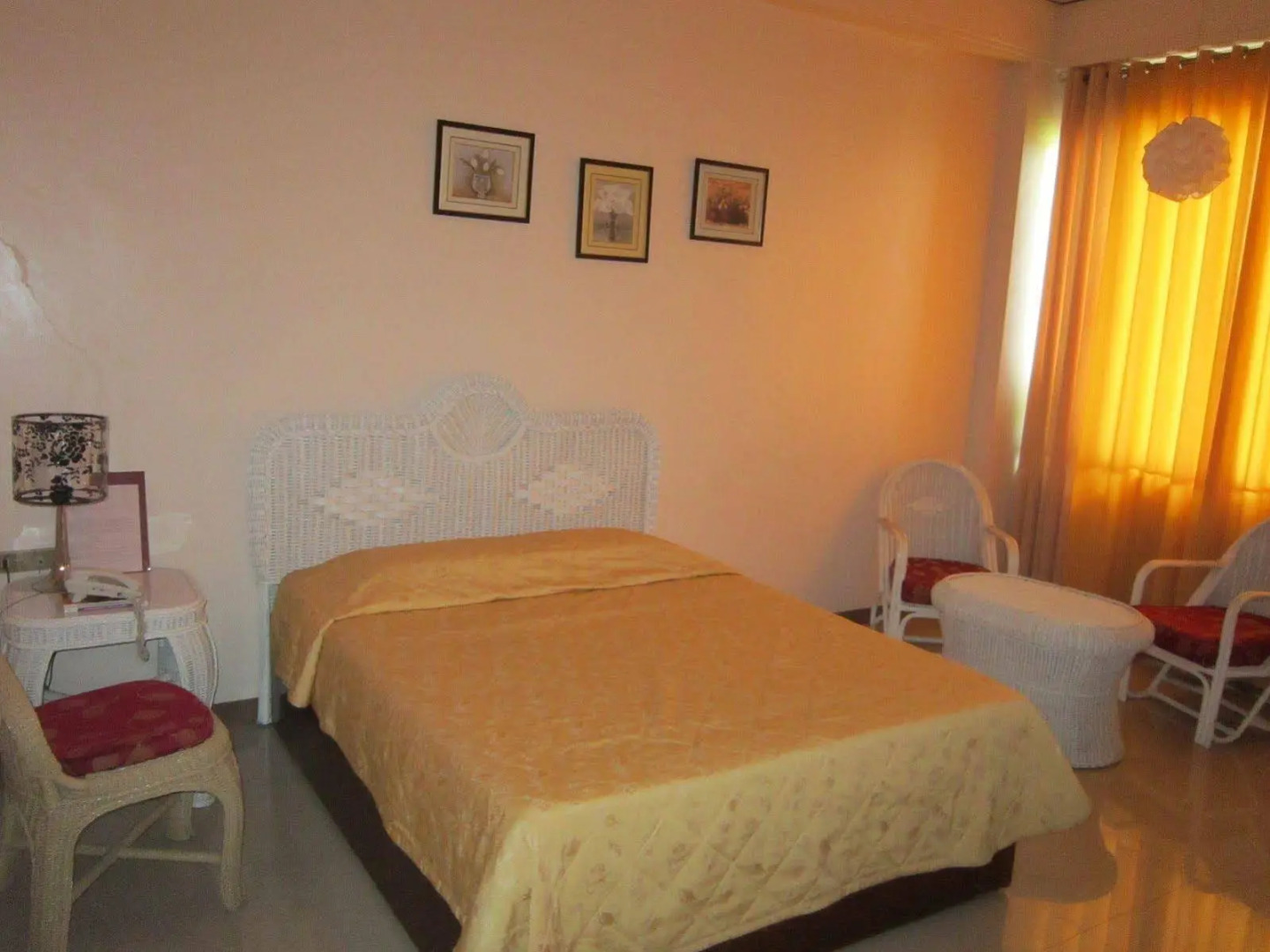 Harbor Lights Hotel and Restaurant