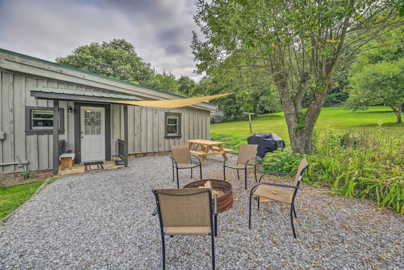 Damascus Cottage w/ Fire Pit - 1 Mi to Trails