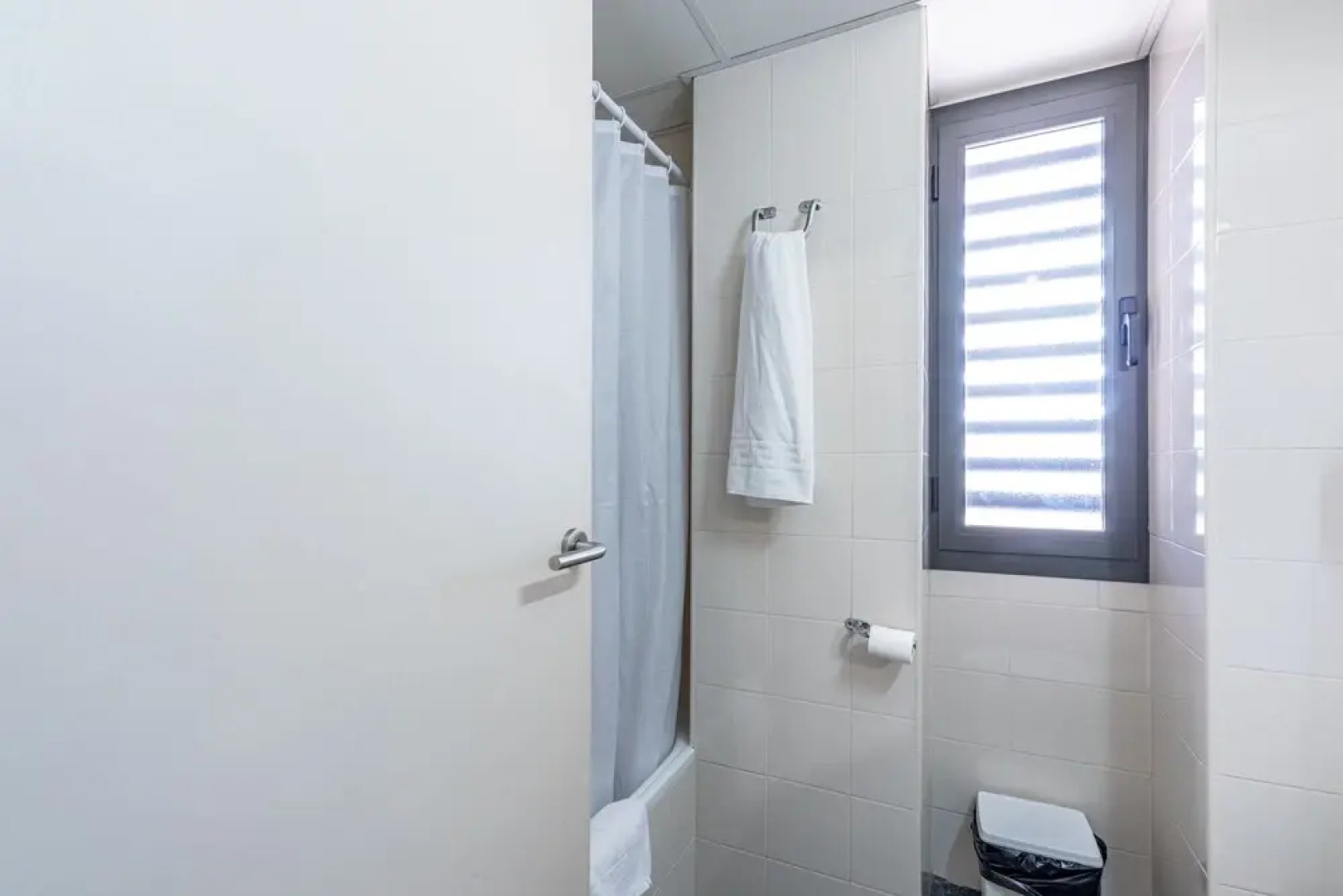 Residencia Universitaria Resa Giner de los Ríos - Hostel