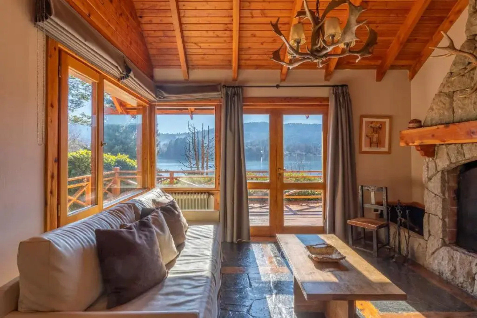 Puerto Pireo Apart Hotel & Cabañas