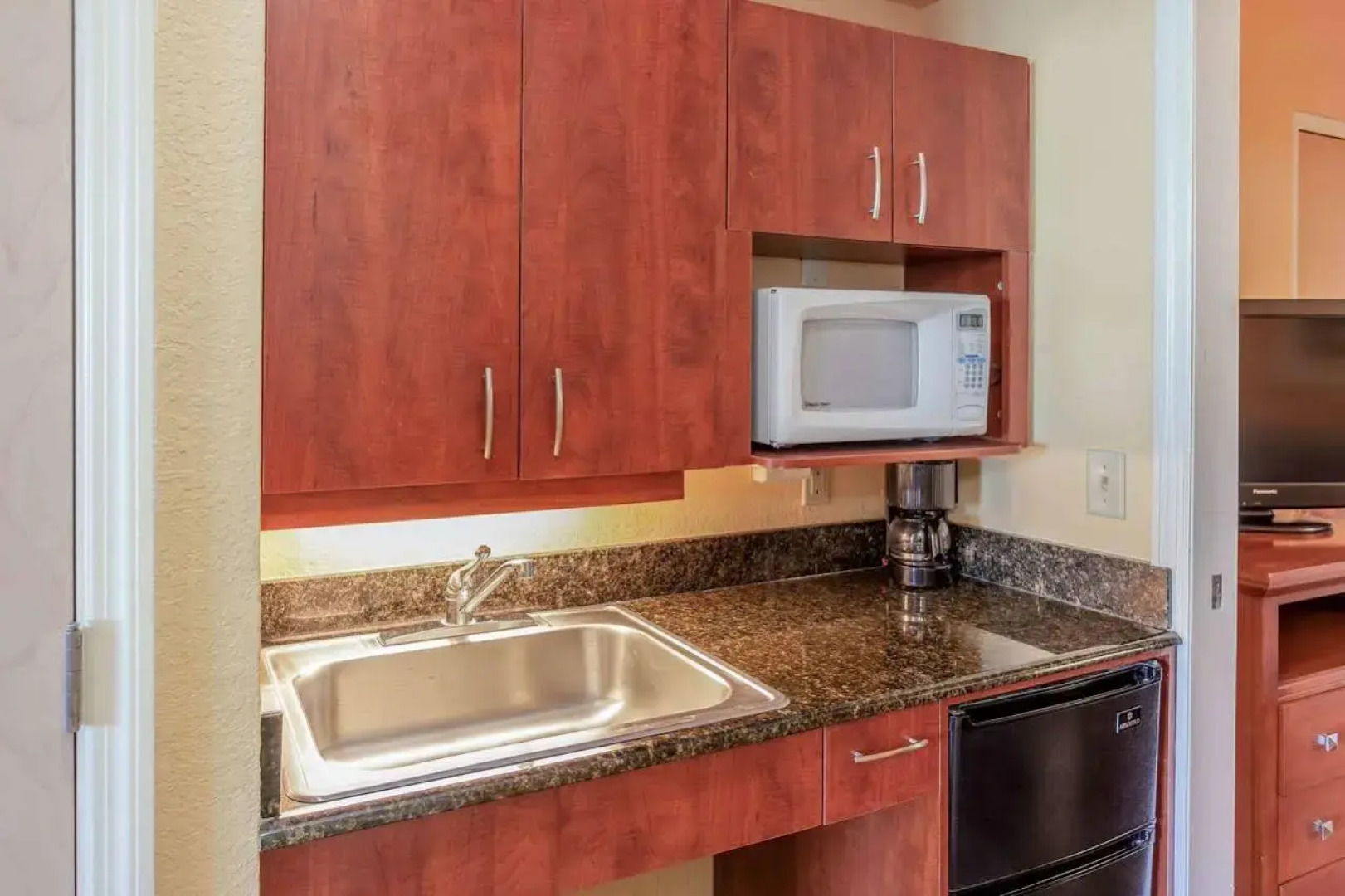 Beachside Hotel & Suites Cocoa Beach - Port Canaveral