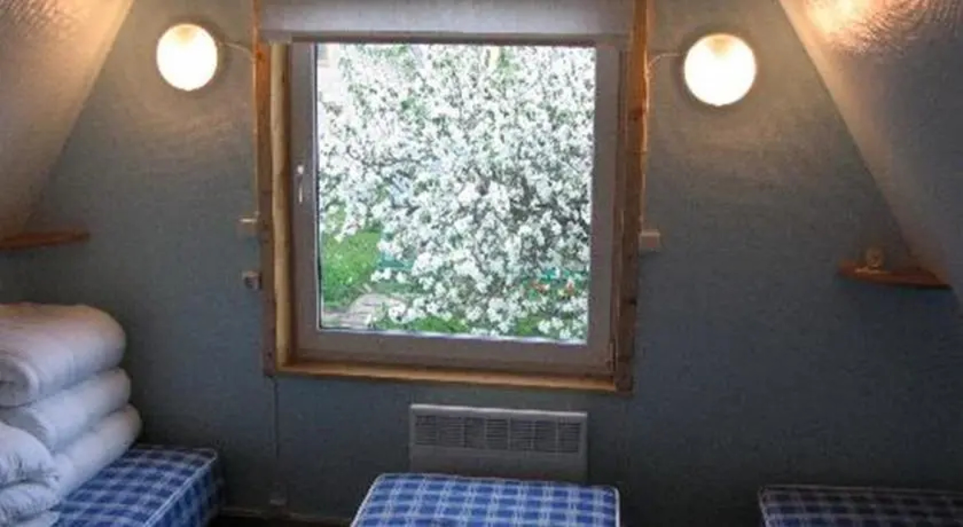 Livonia Holiday House