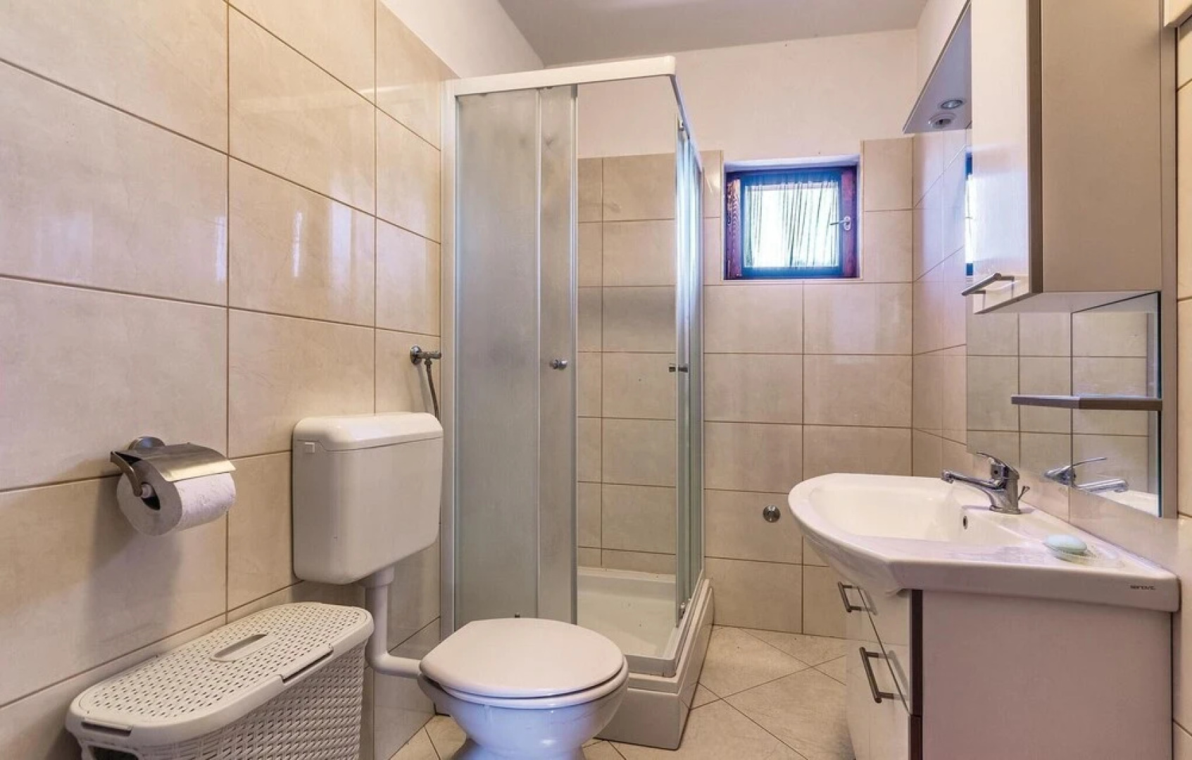 Nice Home in Bratulici With Wifi and 6 Bedrooms