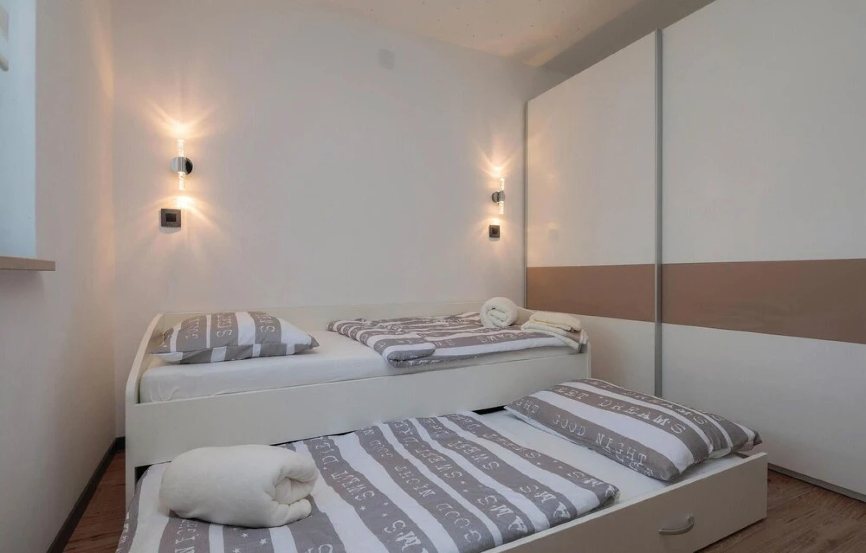 Nice Home in Pag with Hot Tub, WiFi & Sauna