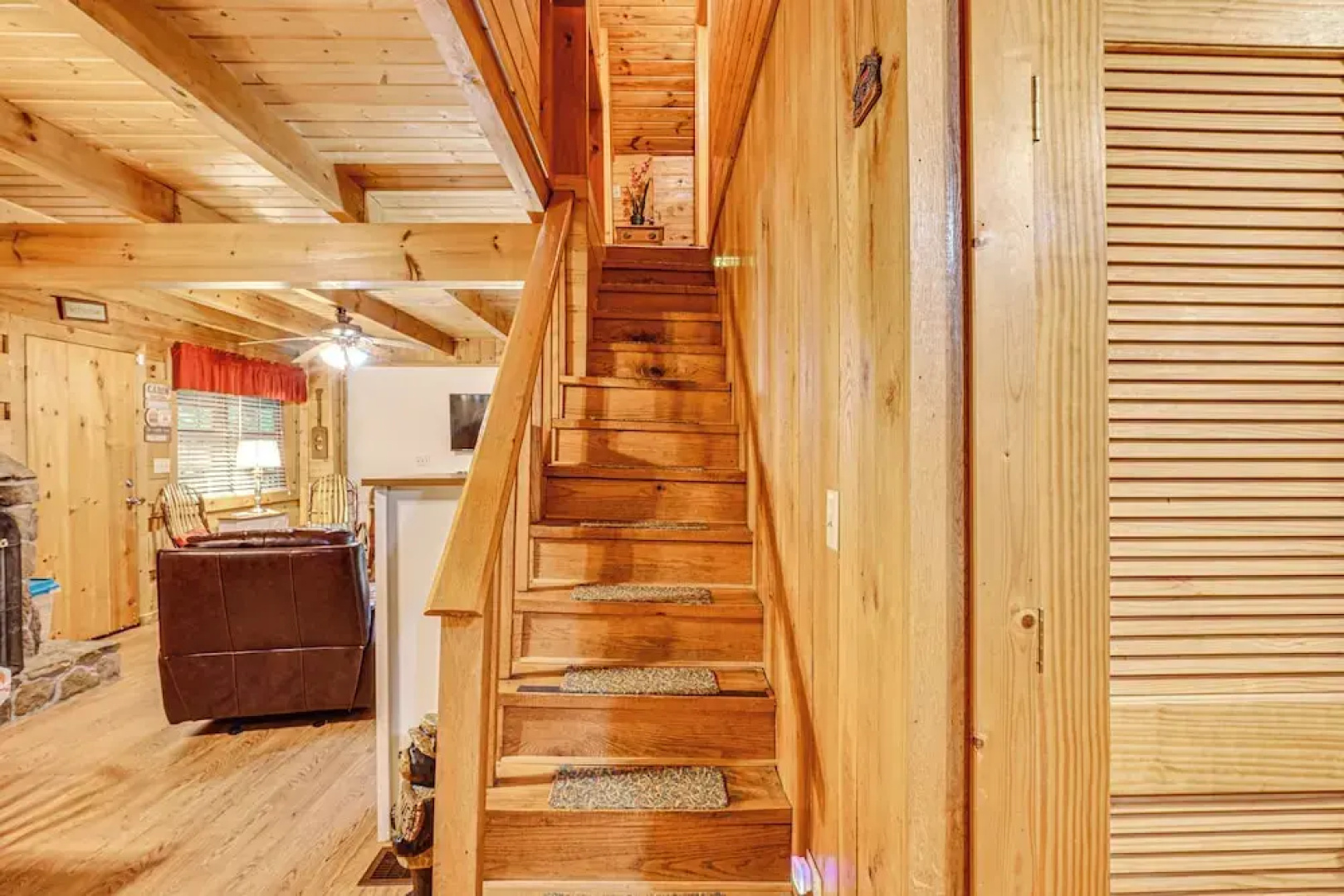 Cozy Tellico Plains Cabin w/ Large Mountain Creek!