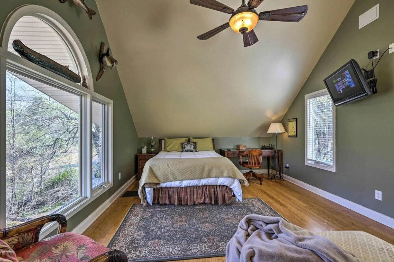 Cozy Creekside Cabin w/ Grill: Fish & Explore!