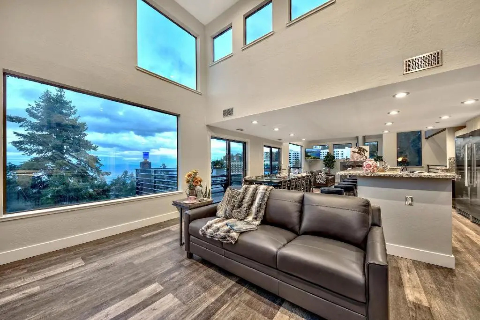 LUXE 4 Blue Diamond Lake Tahoe Lodge