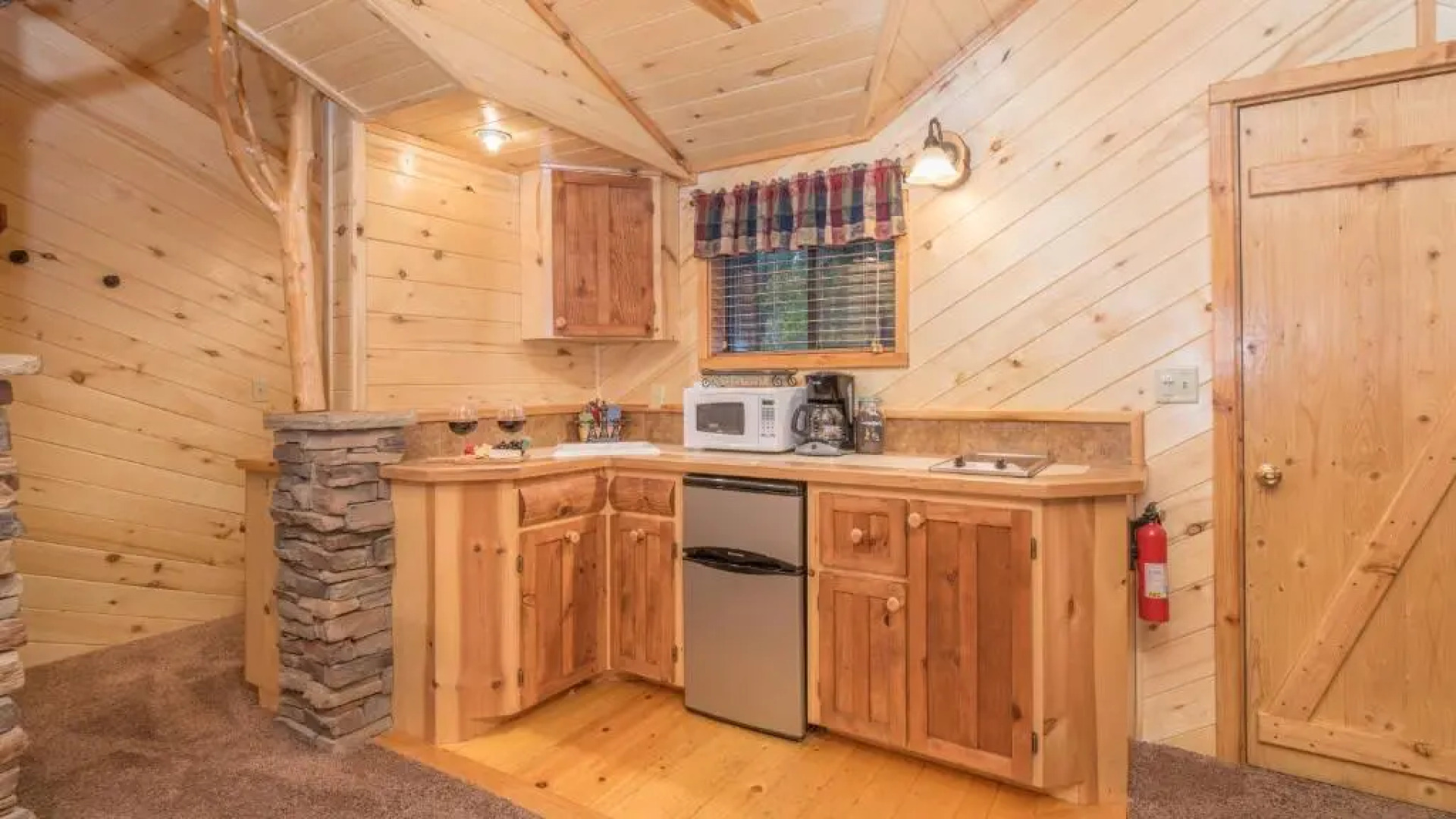 Upper Canyon Inn & Cabins