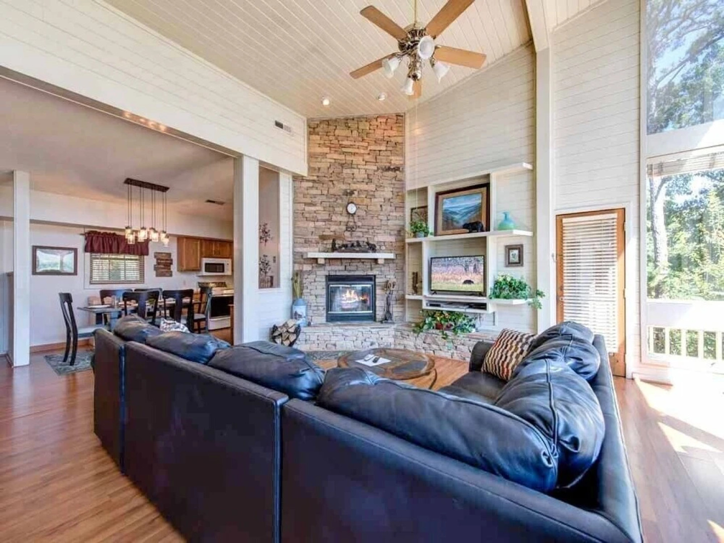 Woodshed 2 Bedroom Home with Mountain View