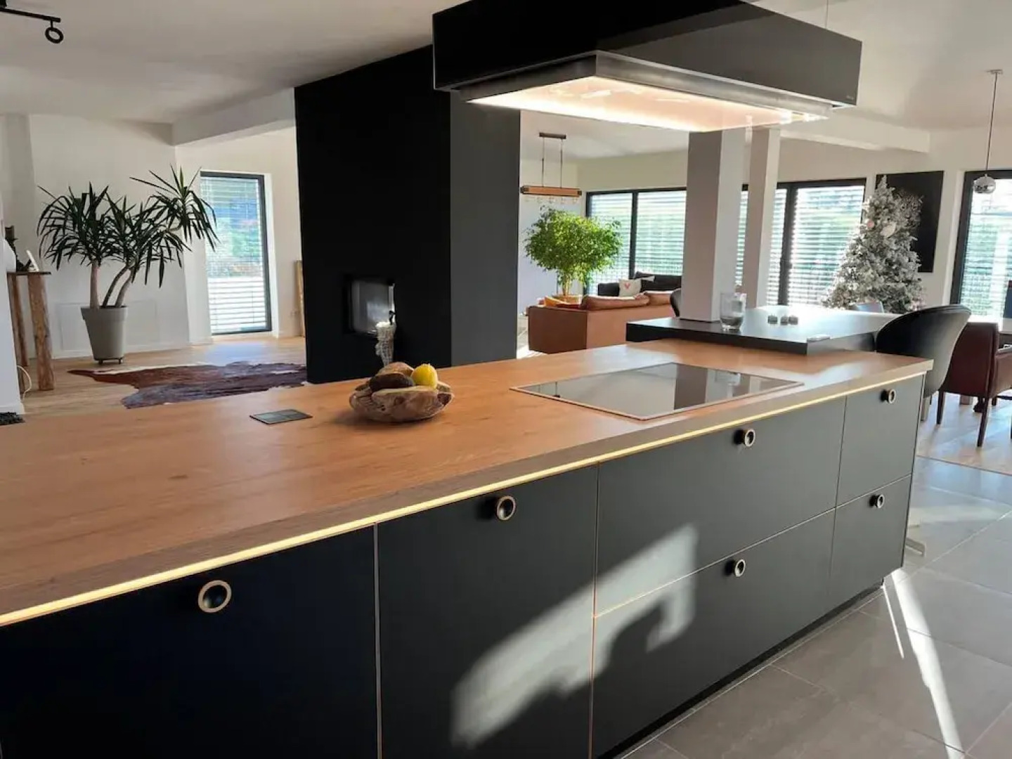 House - Sleeps 8 - Pets Ok - Garden - Parking