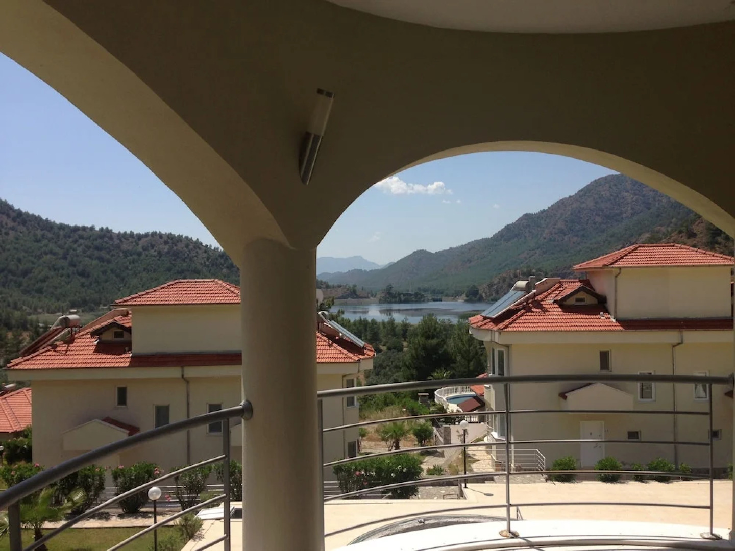 Infinity Lakeside Villa