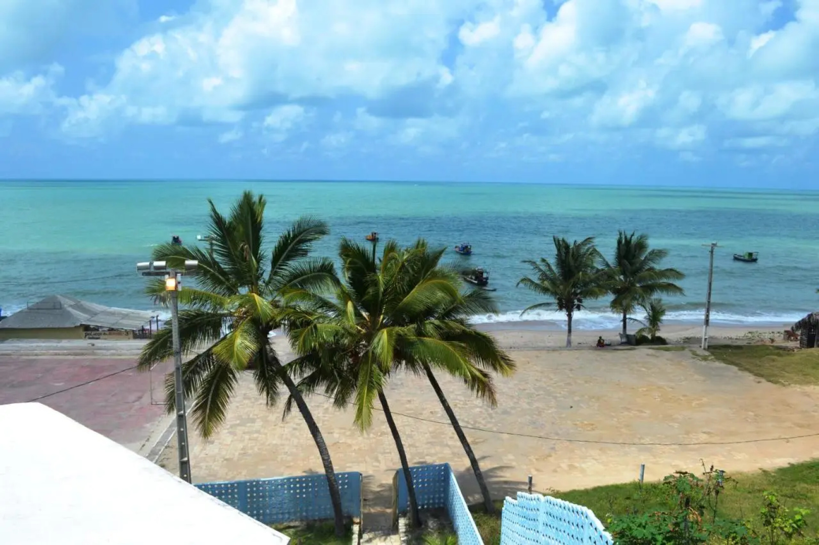 Jacuma's Lodge Hotel