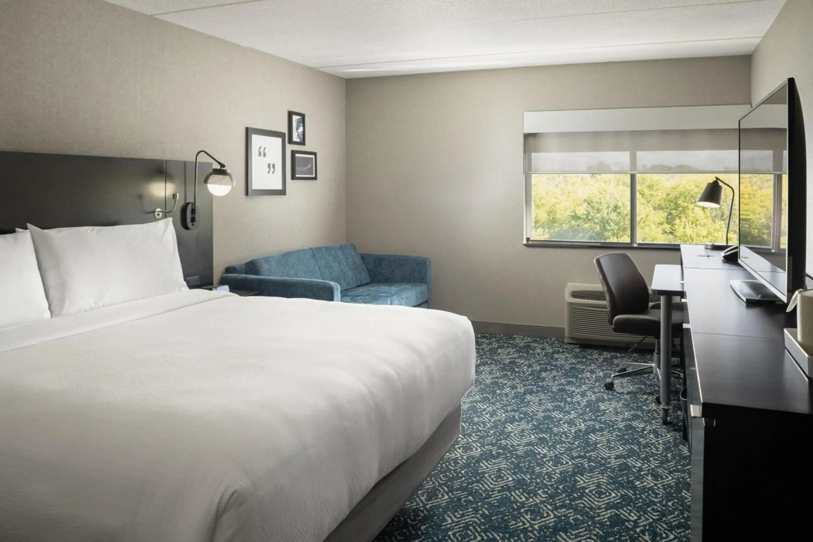 Four Points by Sheraton Milwaukee North Shore