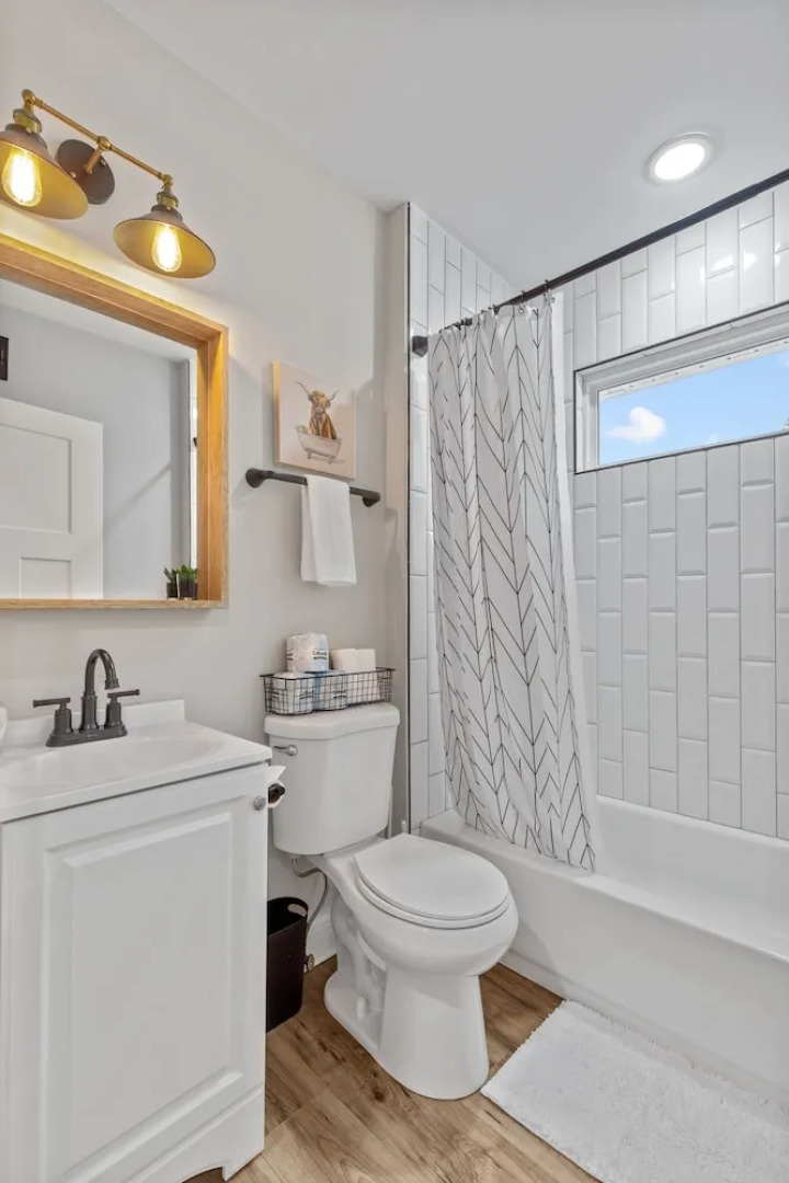 Blue Door Bungalow | JZ Vacation Rentals