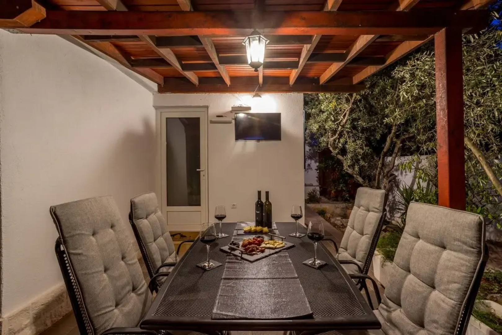 House With big Walled Garden and Swimming Pool