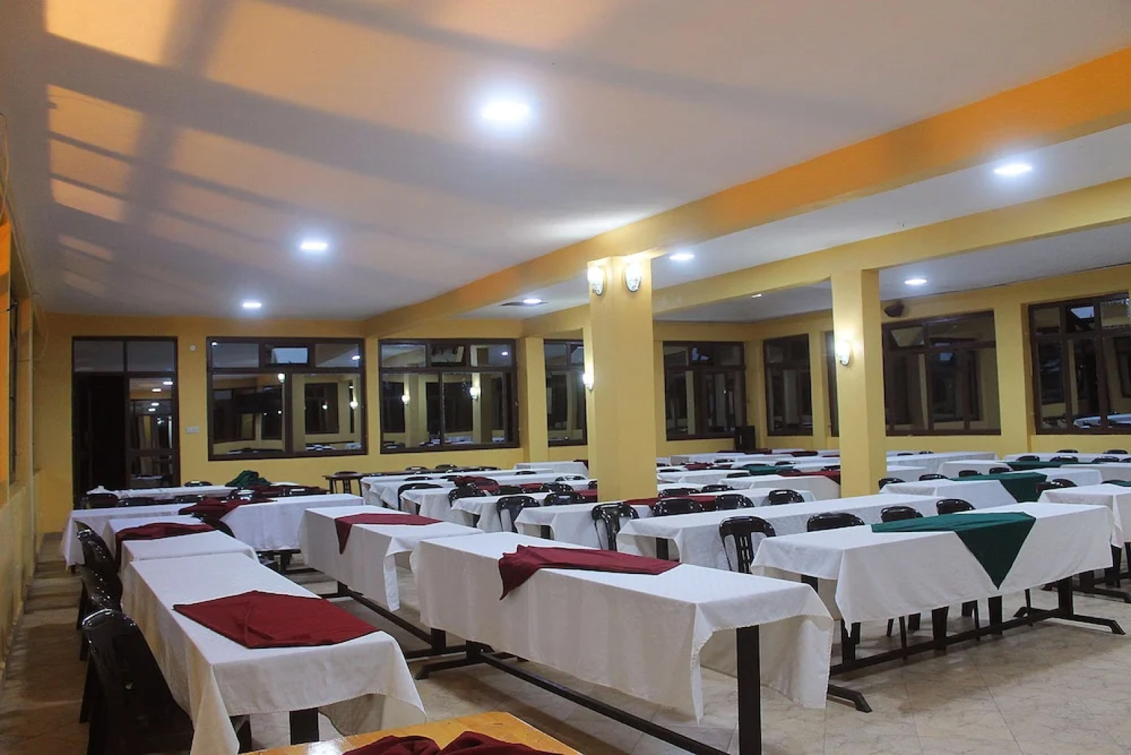 Bunyonyi Safaris Resort