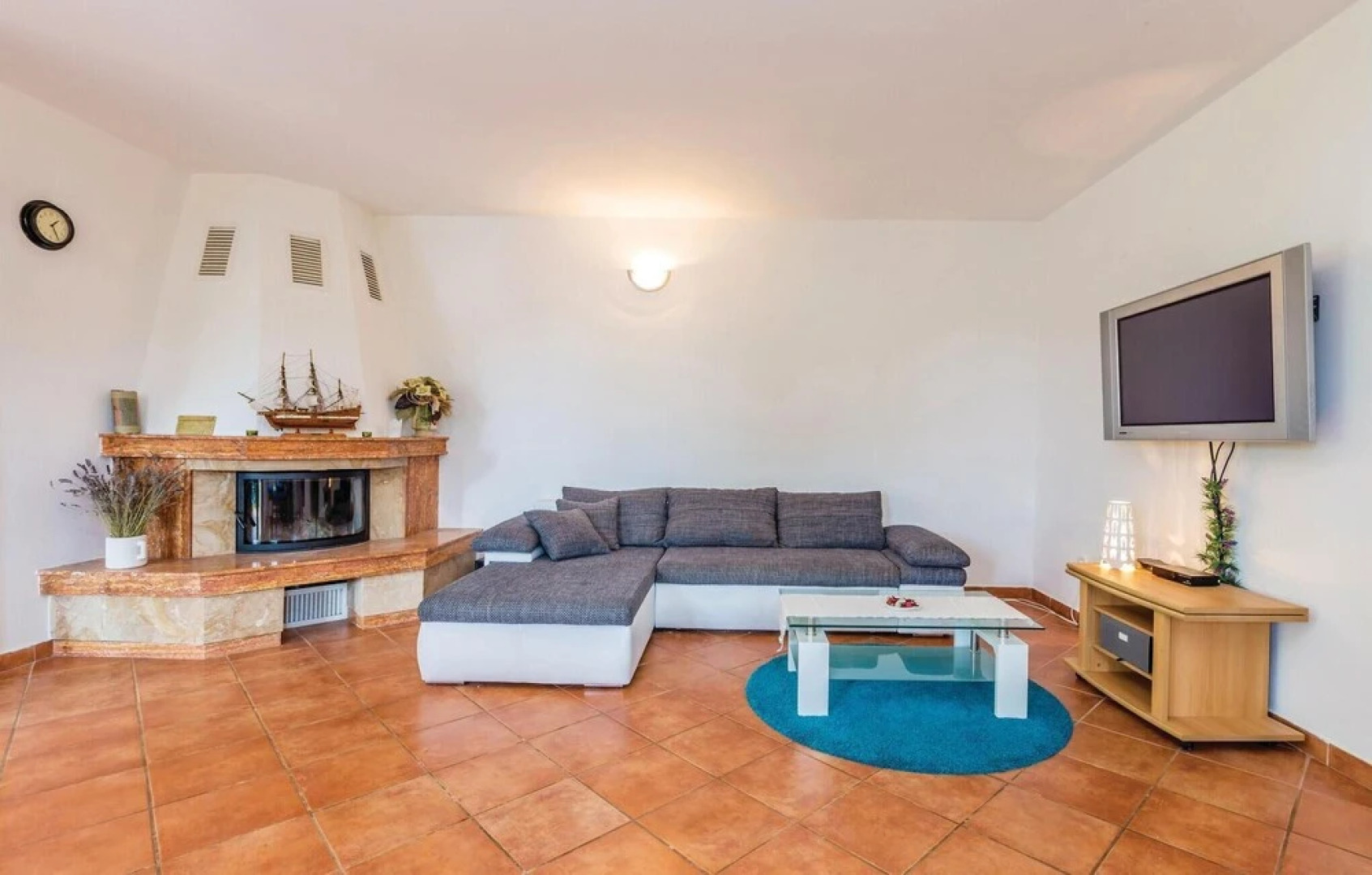 Beautiful Home in Dobrinj With Wifi and 4 Bedrooms