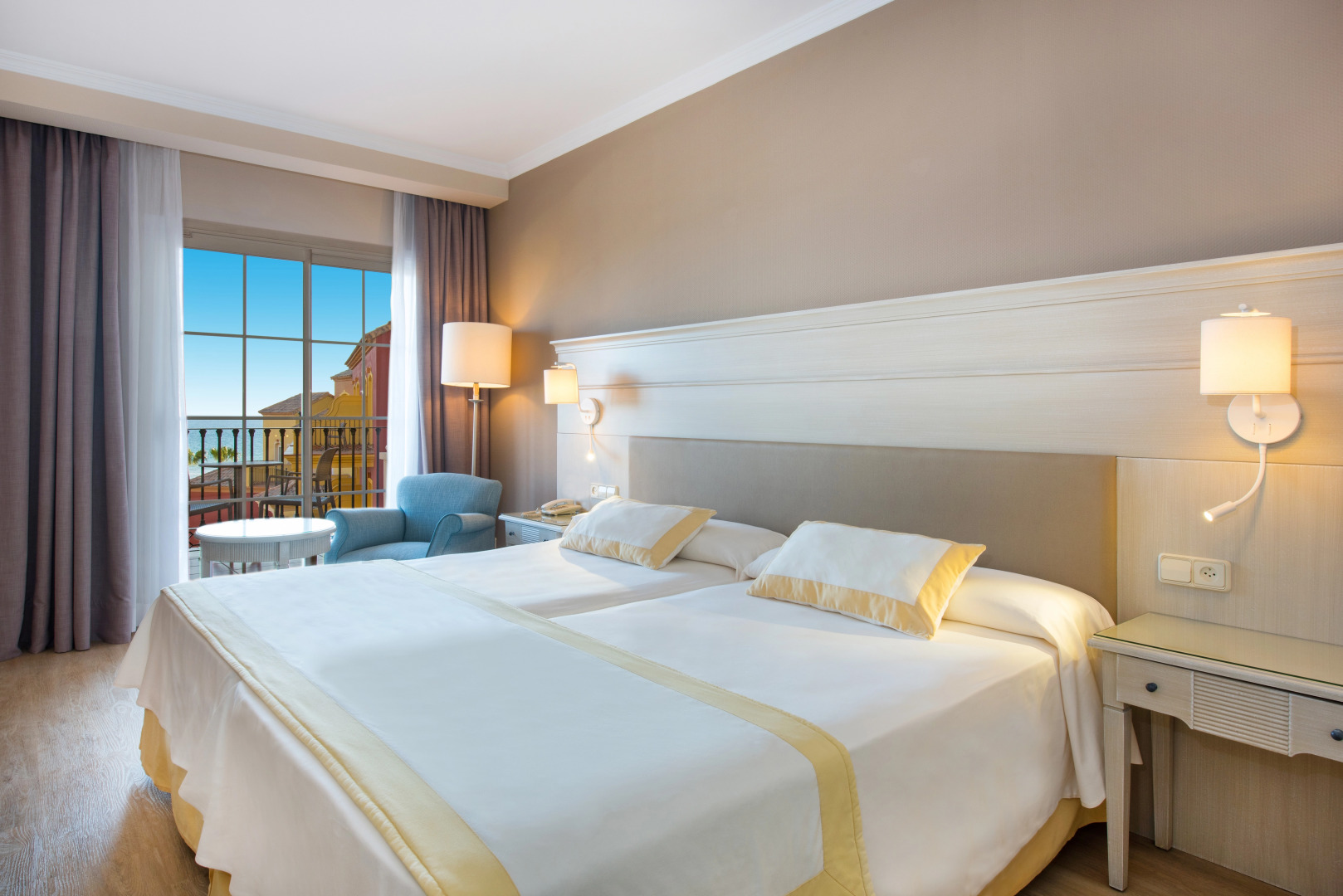 Отель Iberostar Waves Málaga Playa