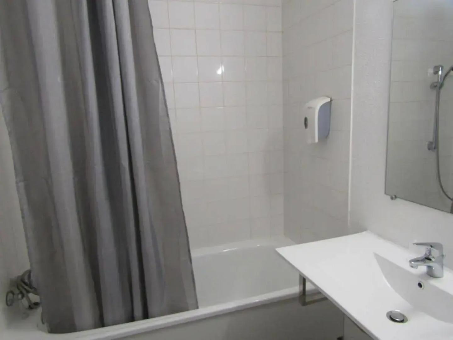 hotelF1 Igny Massy TGV