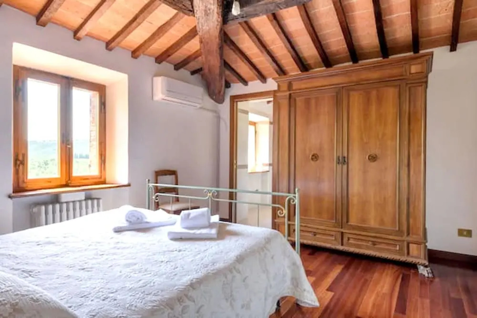 Villa With 9 Bedrooms in Sinalunga, With Wonderful Mountain View, Private Pool, Enclosed Garden