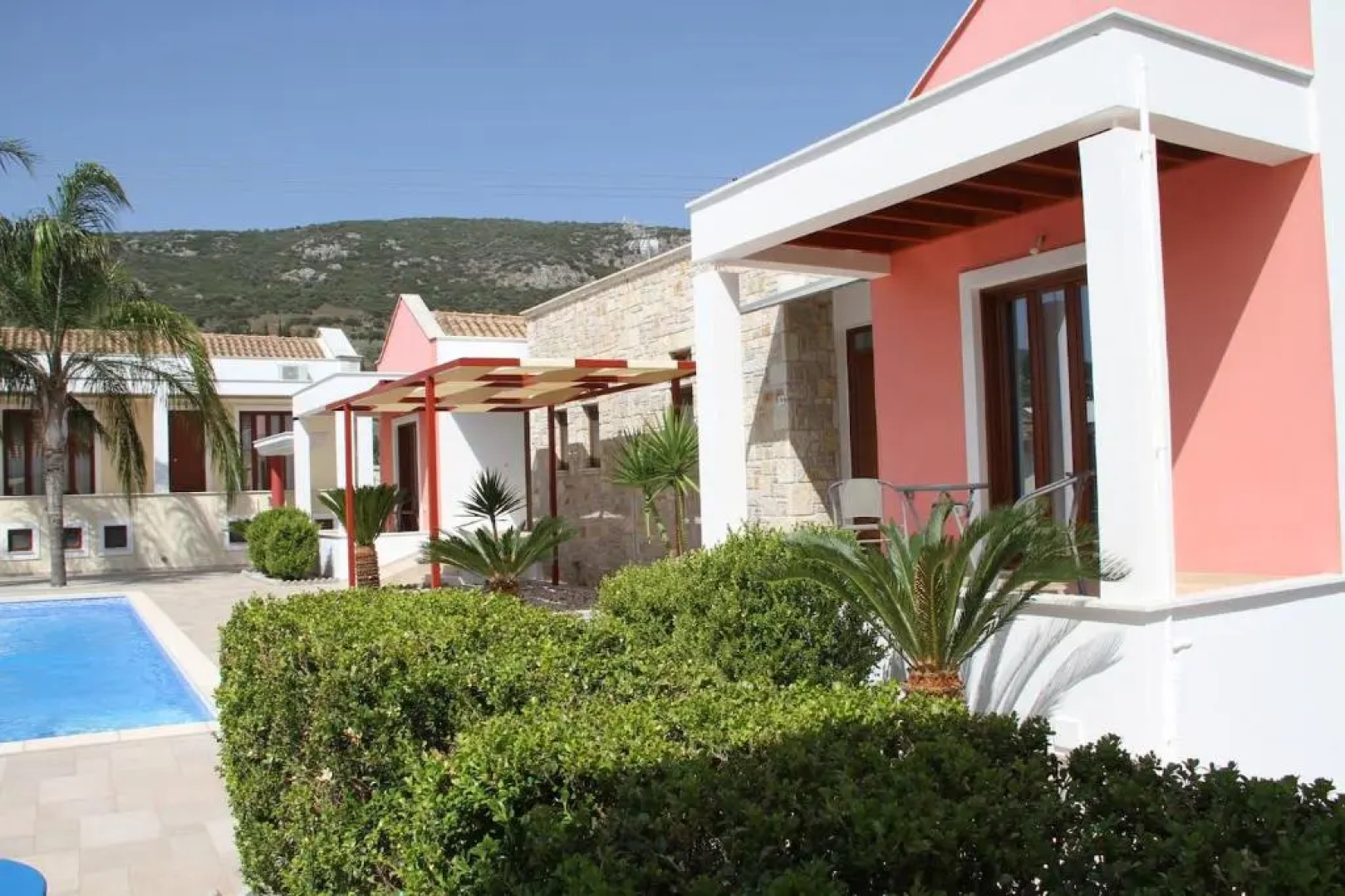 ΑΡΙΩΝ Village & Suites