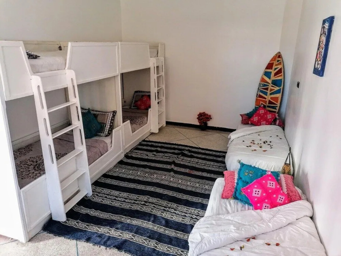 Cozy White House - Hostel