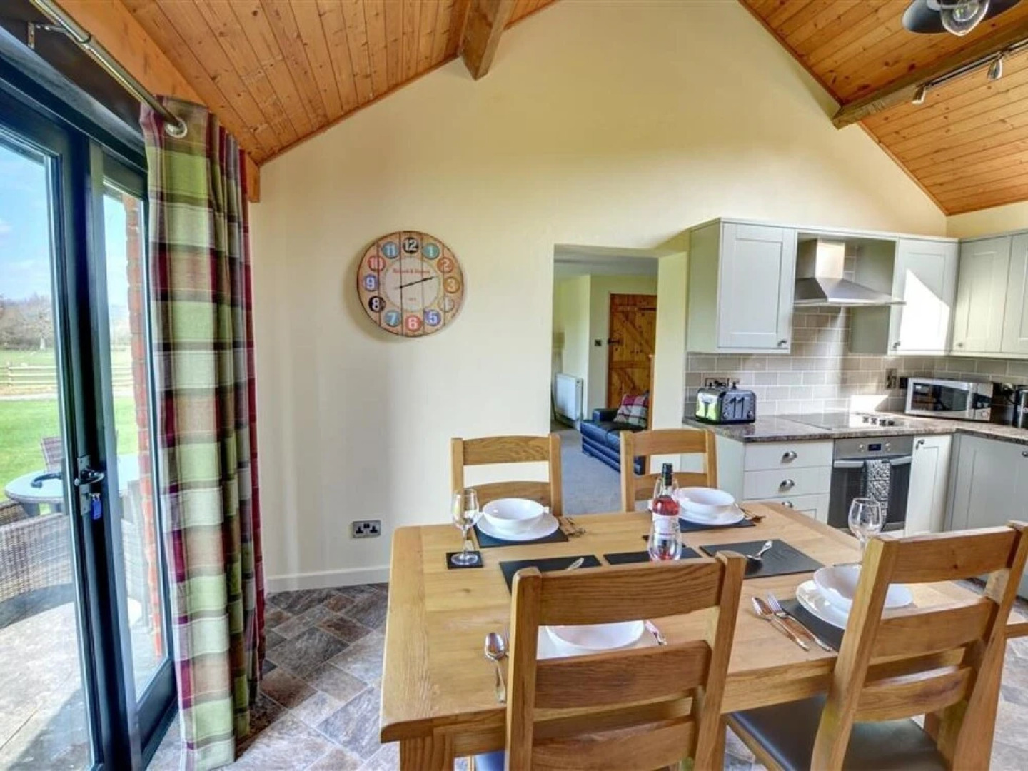 Luxurious Holiday Home in South Wales Near River