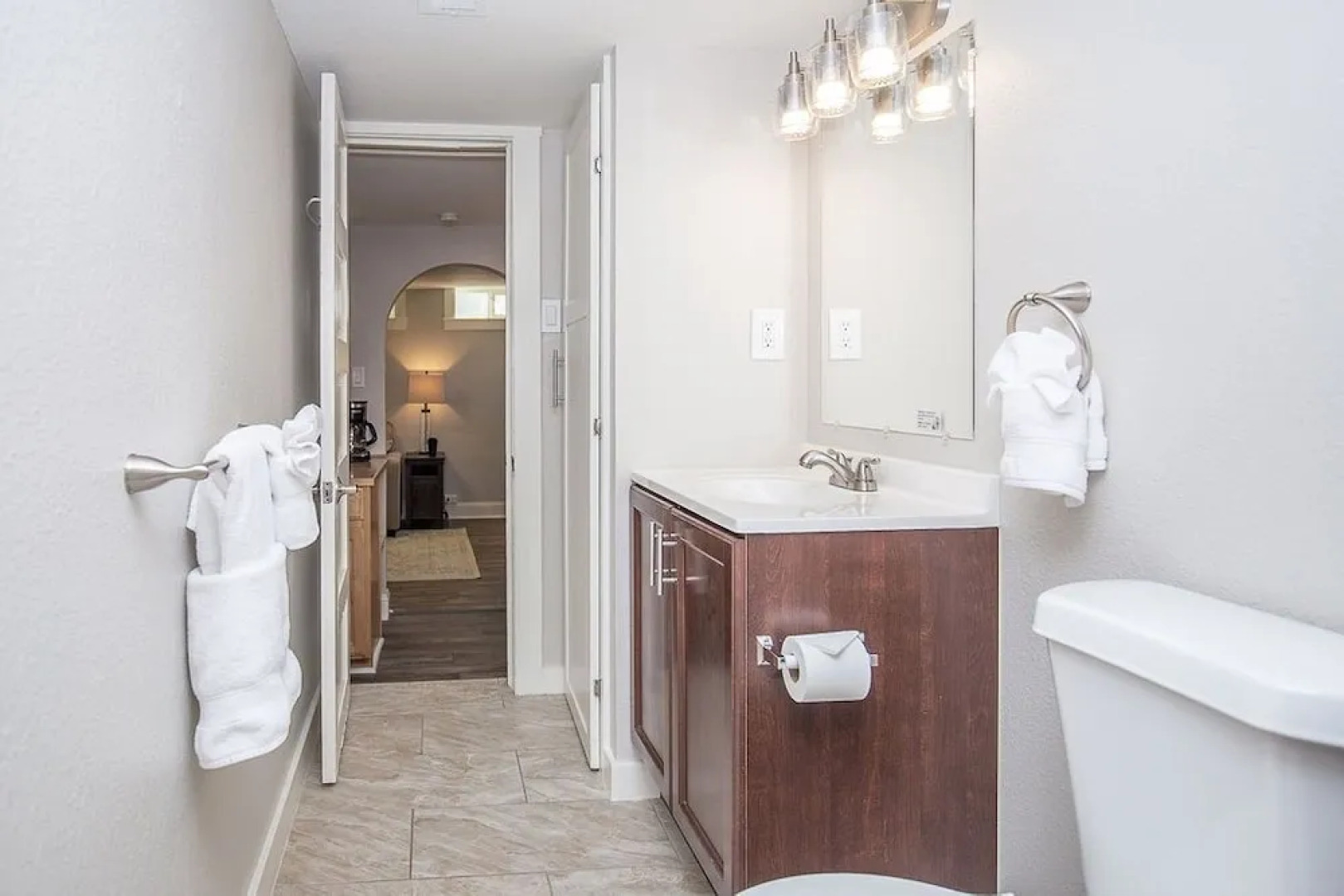 Cozy Retreat | Walk to Unc | Free Cruiser Bikes