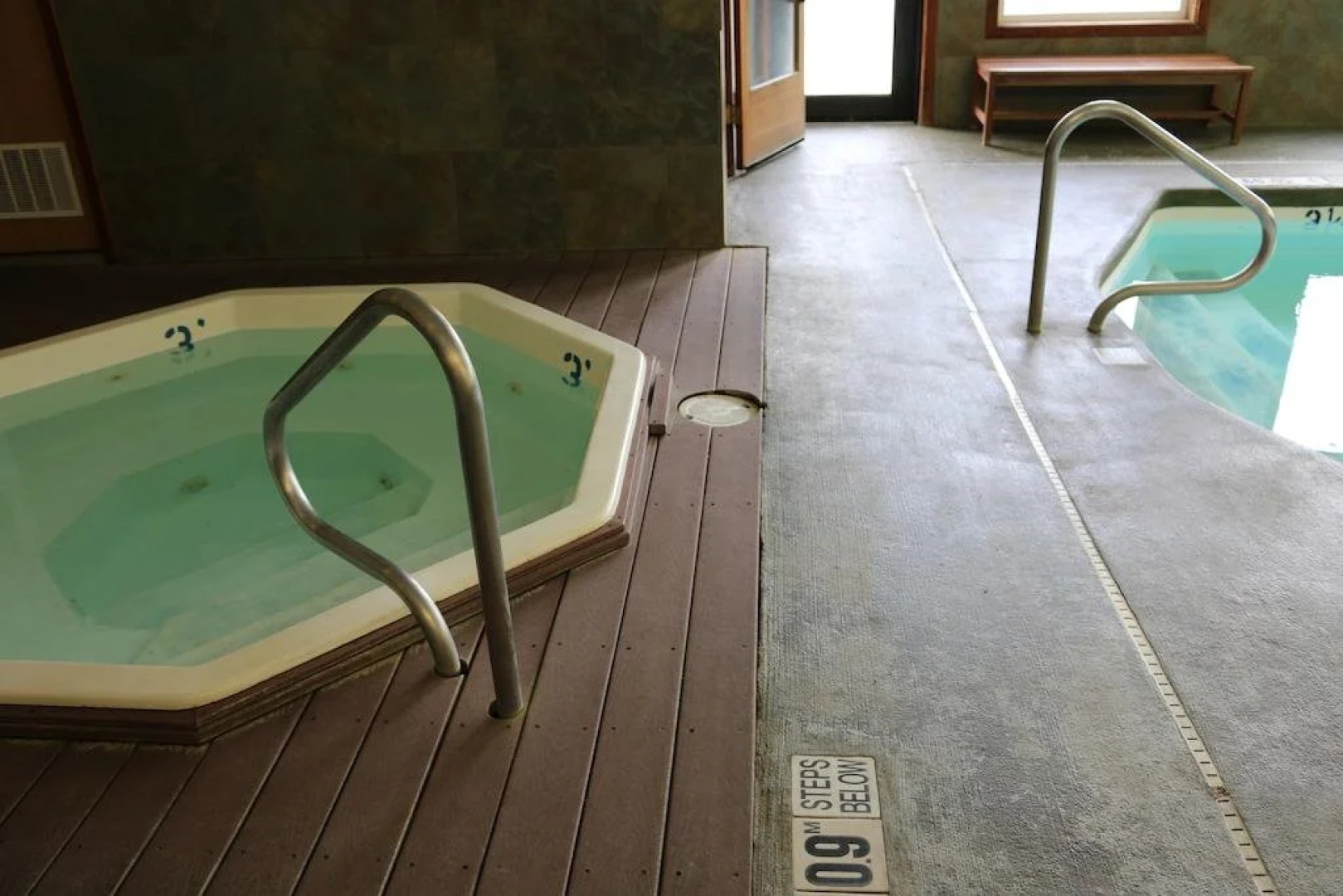 Gray Wolf Inn & Suites